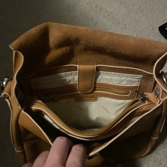 Rudsak saddle bag. Comes with detachable bag that can be used as a makeup bag - Picture 6 of 6